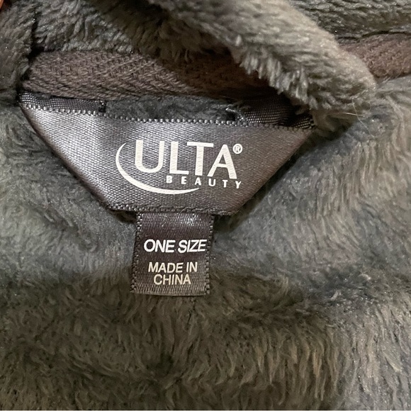 Ulta Beauty Robe - Picture 5 of 7